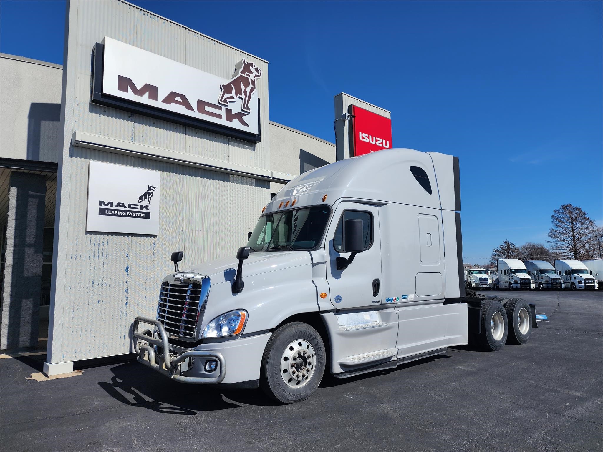 2020 FREIGHTLINER CASCADIA 126 Vanguard Truck Centers