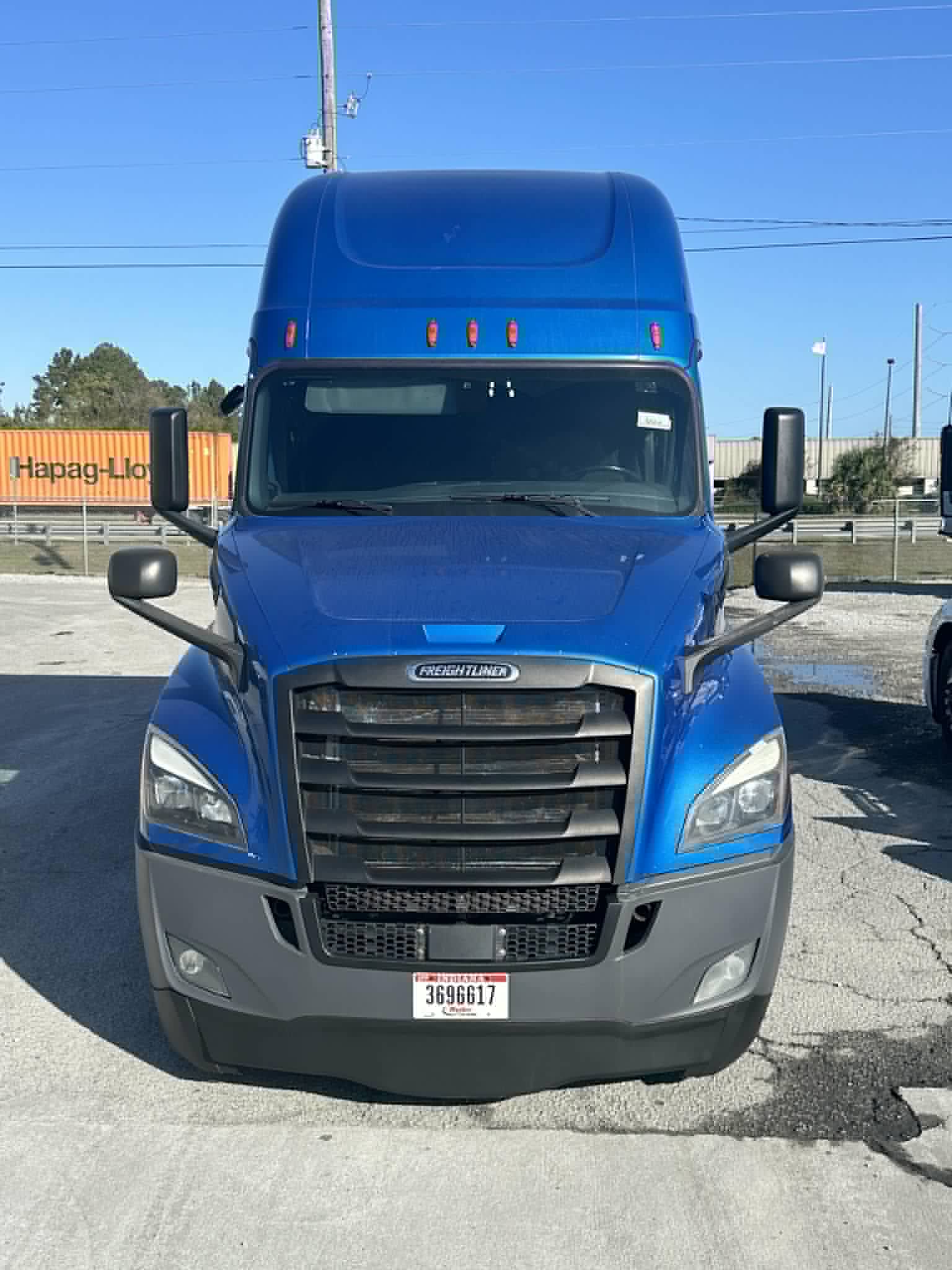 2019 FREIGHTLINER CASCADIA 126 - image 2 of 6