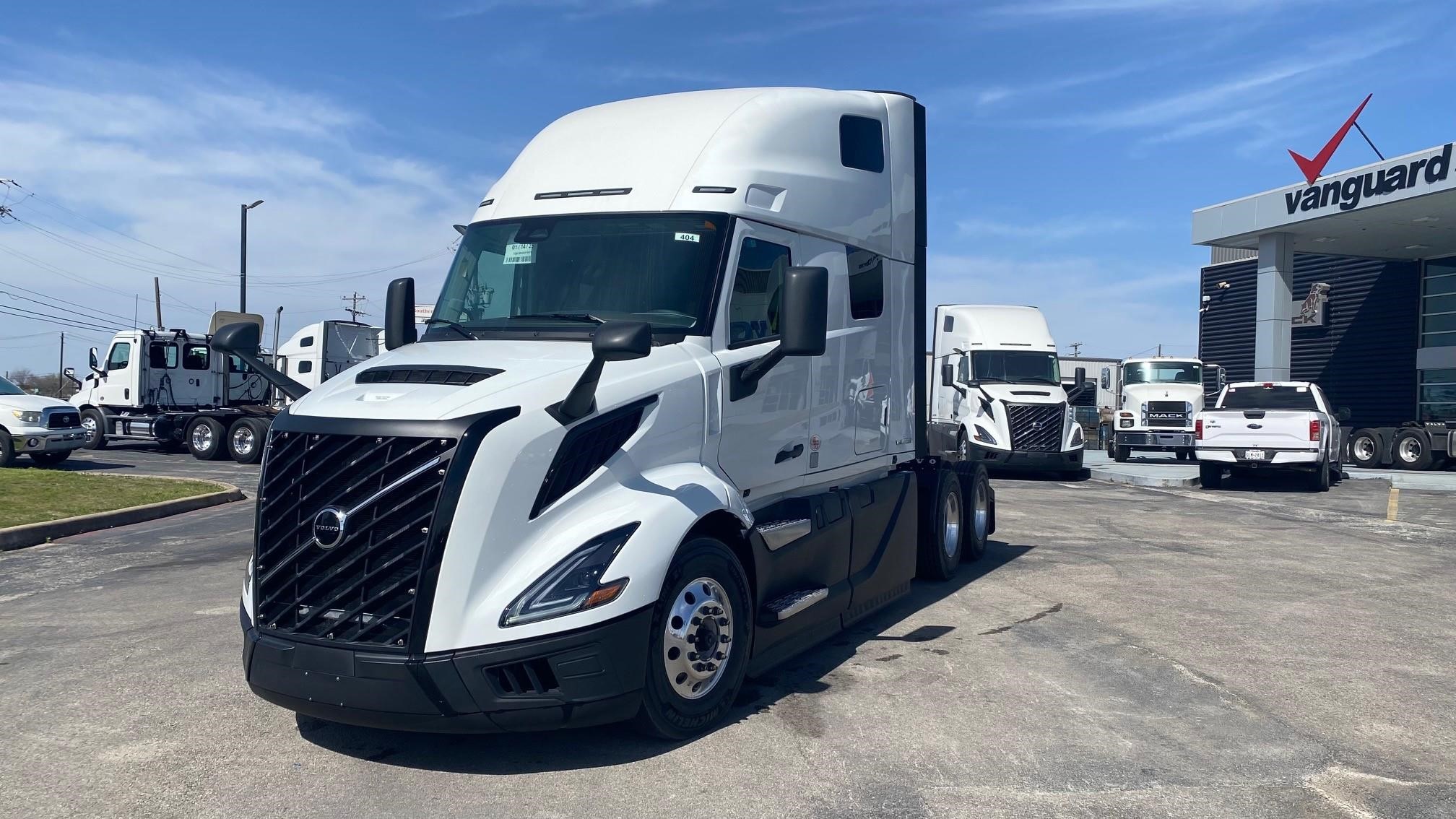 2025 VOLVO VNL64T660 - image 2 of 6