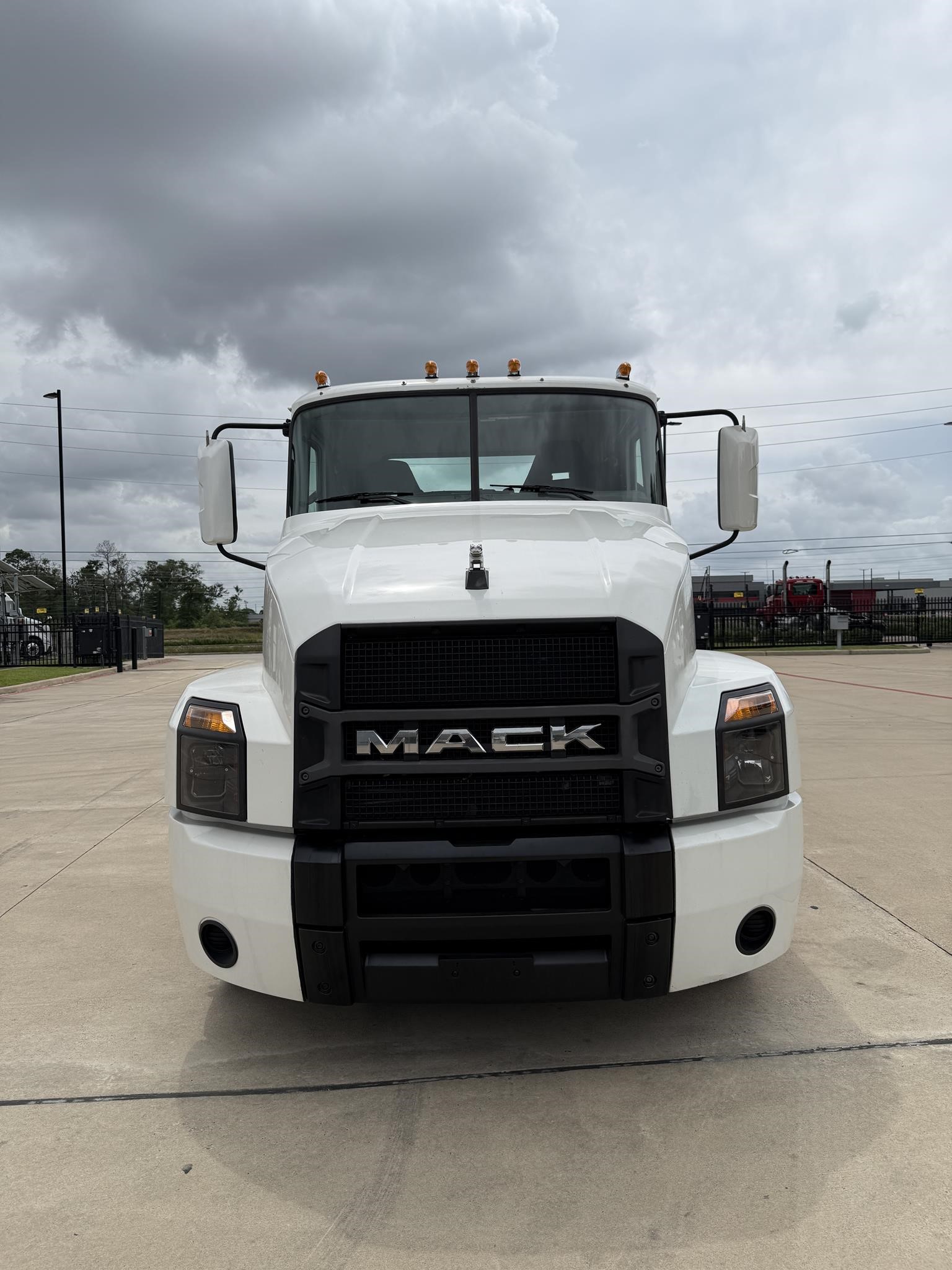 2019 MACK ANTHEM 64T - image 2 of 6