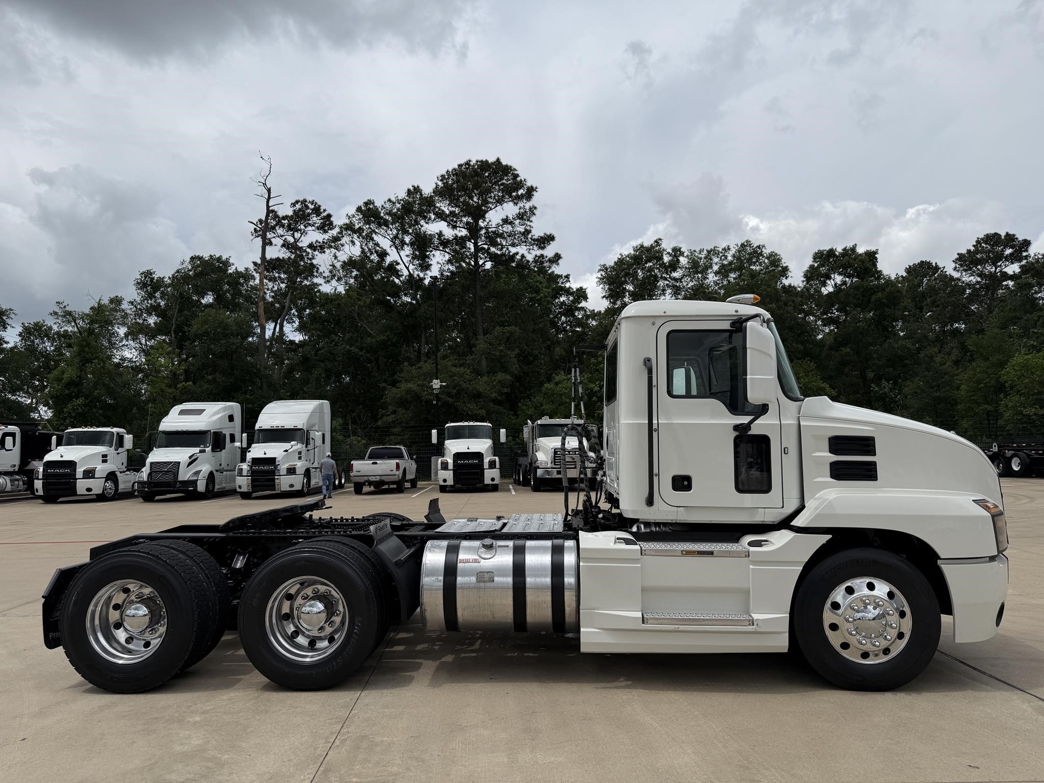 2019 MACK ANTHEM 64T - image 4 of 6
