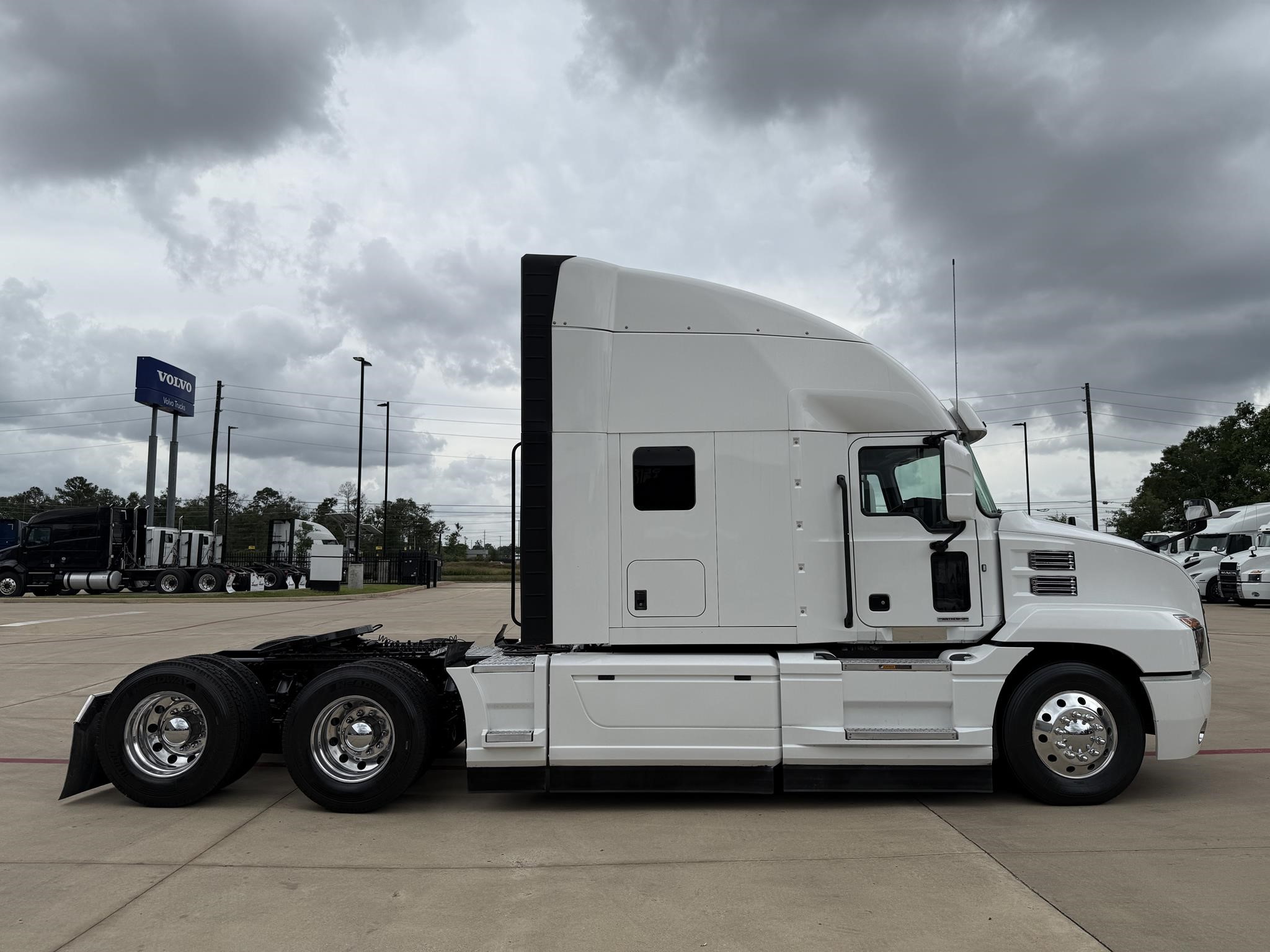 2023 MACK ANTHEM 64T - image 4 of 6