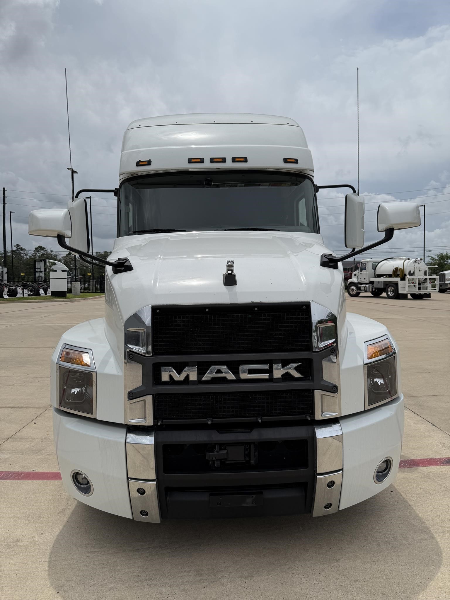 2023 MACK ANTHEM 64T - image 2 of 6