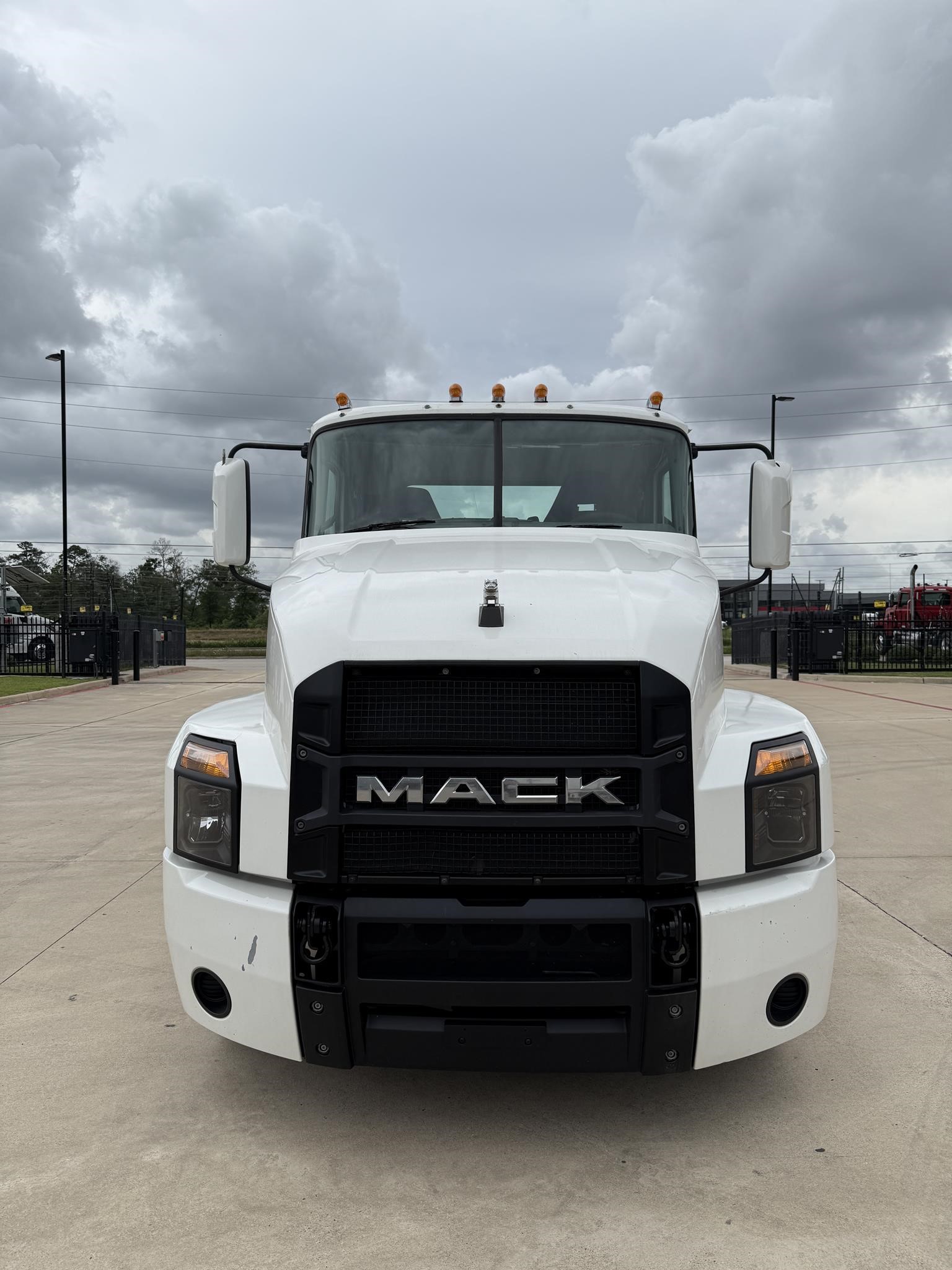 2019 MACK ANTHEM 64T - image 2 of 6