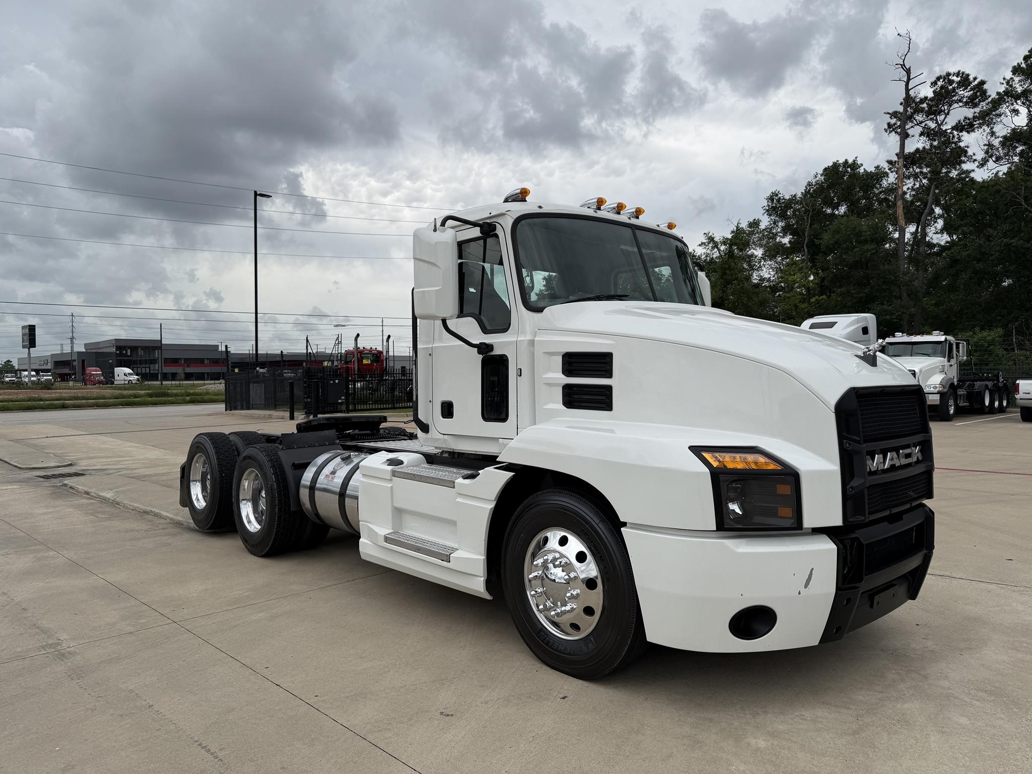 2019 MACK ANTHEM 64T - image 3 of 6