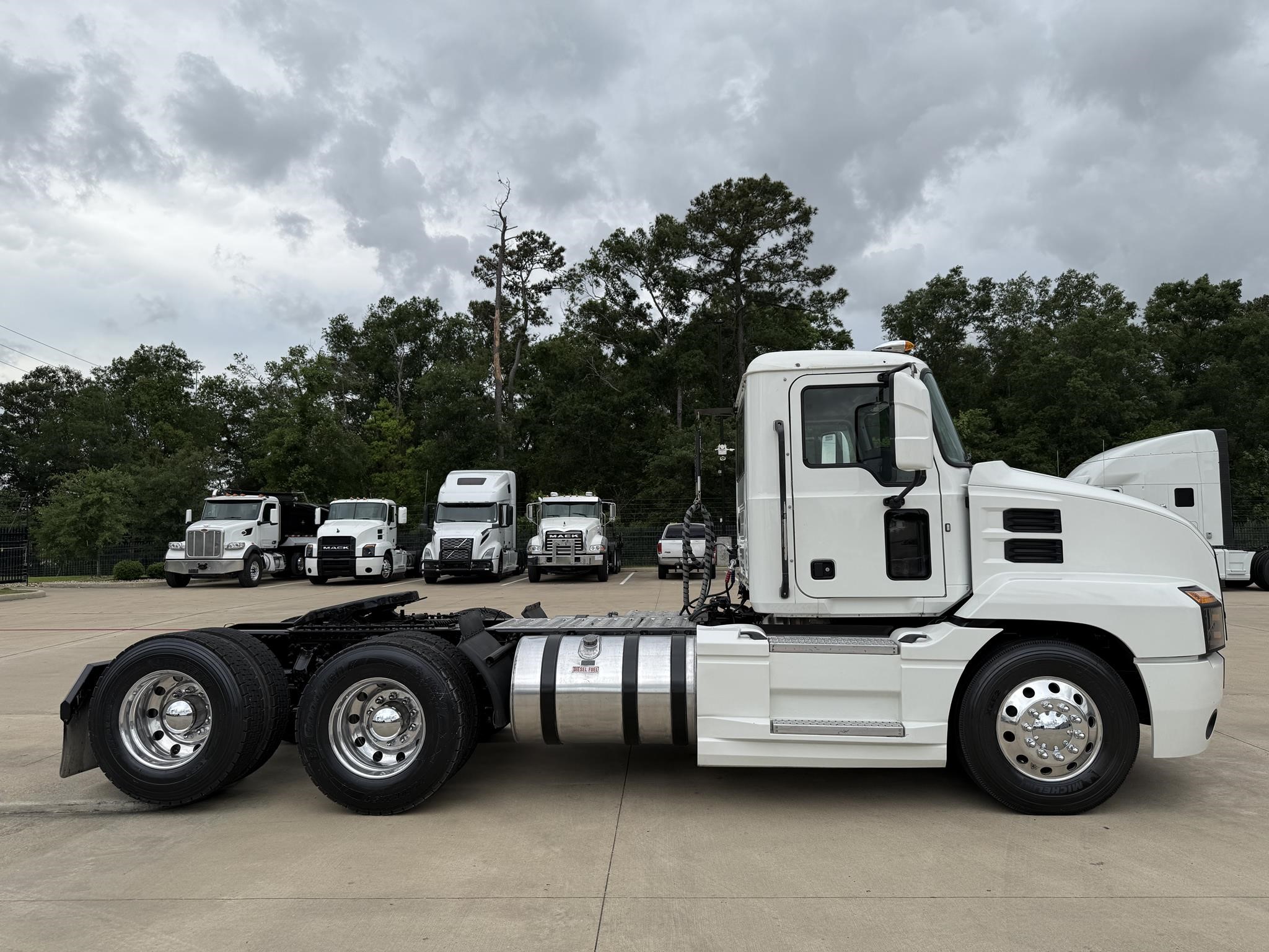 2019 MACK ANTHEM 64T - image 4 of 6