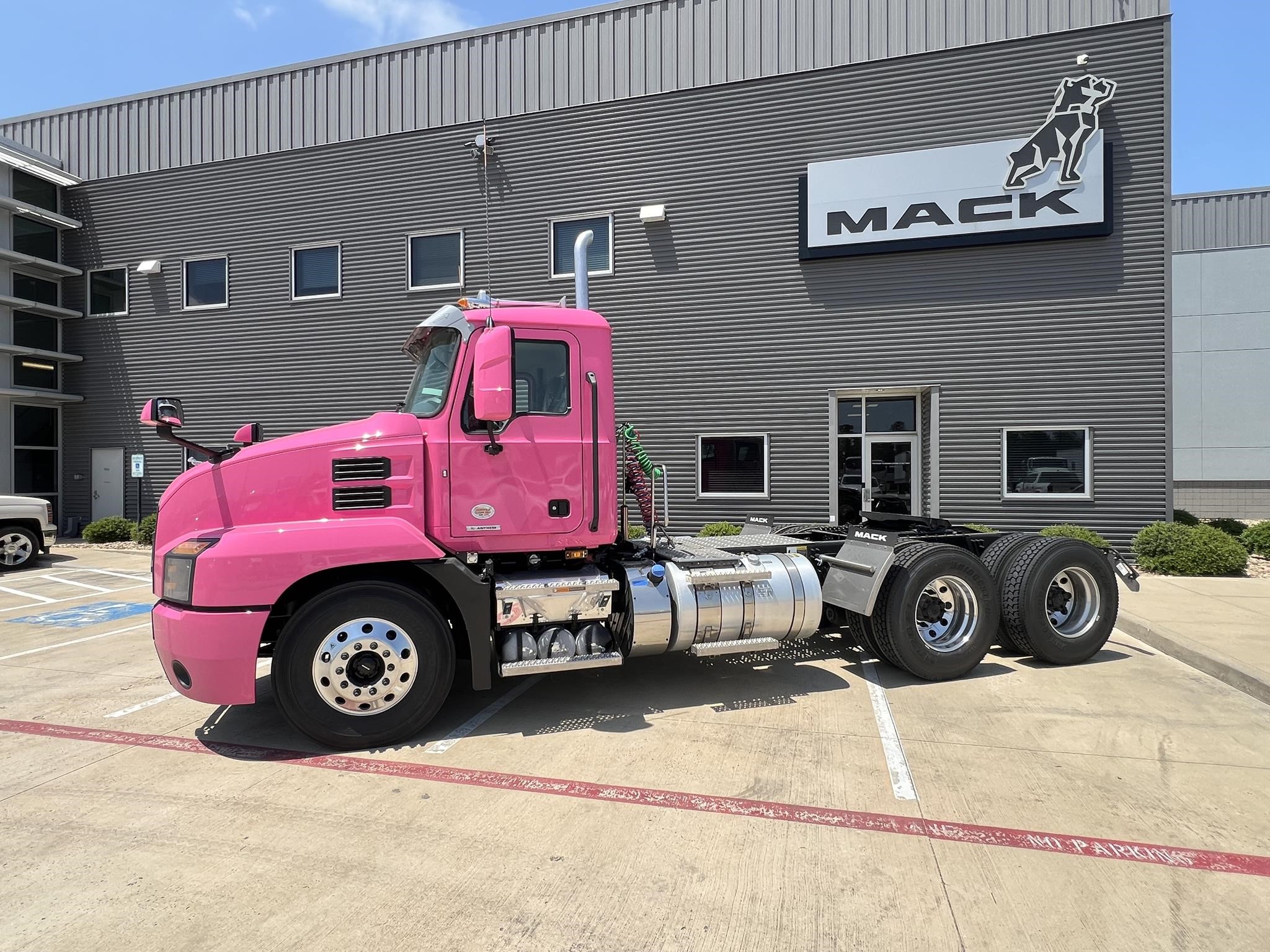 2026 MACK ANTHEM 64T - image 4 of 6