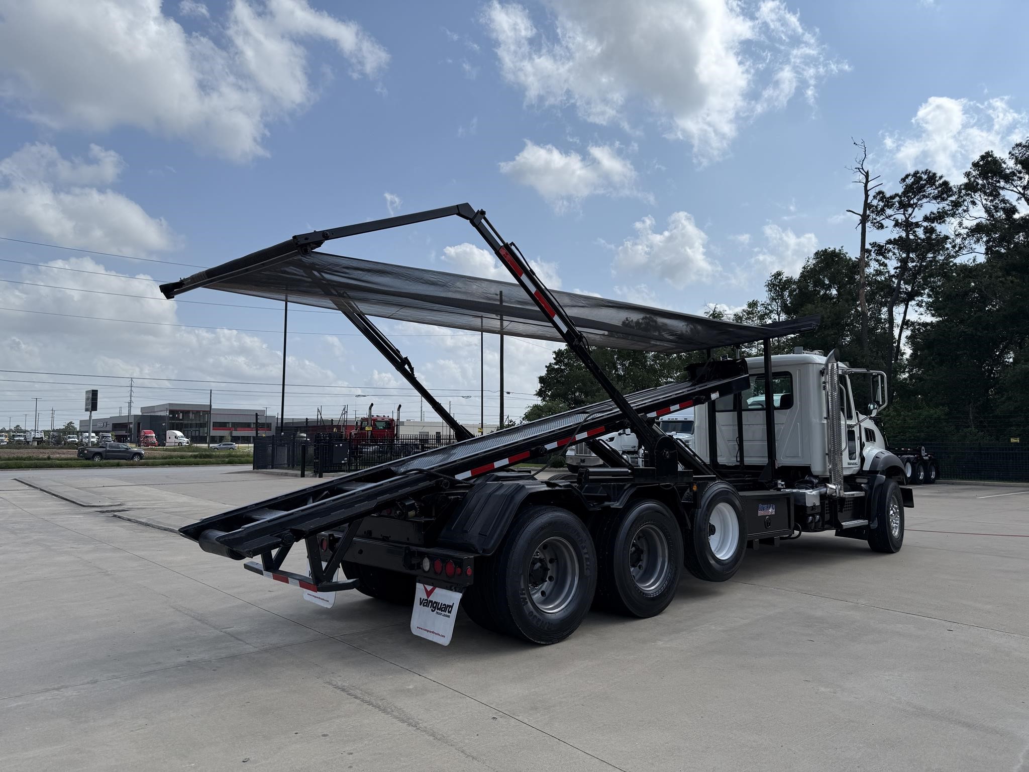 2019 MACK GRANITE GU813 - image 5 of 6