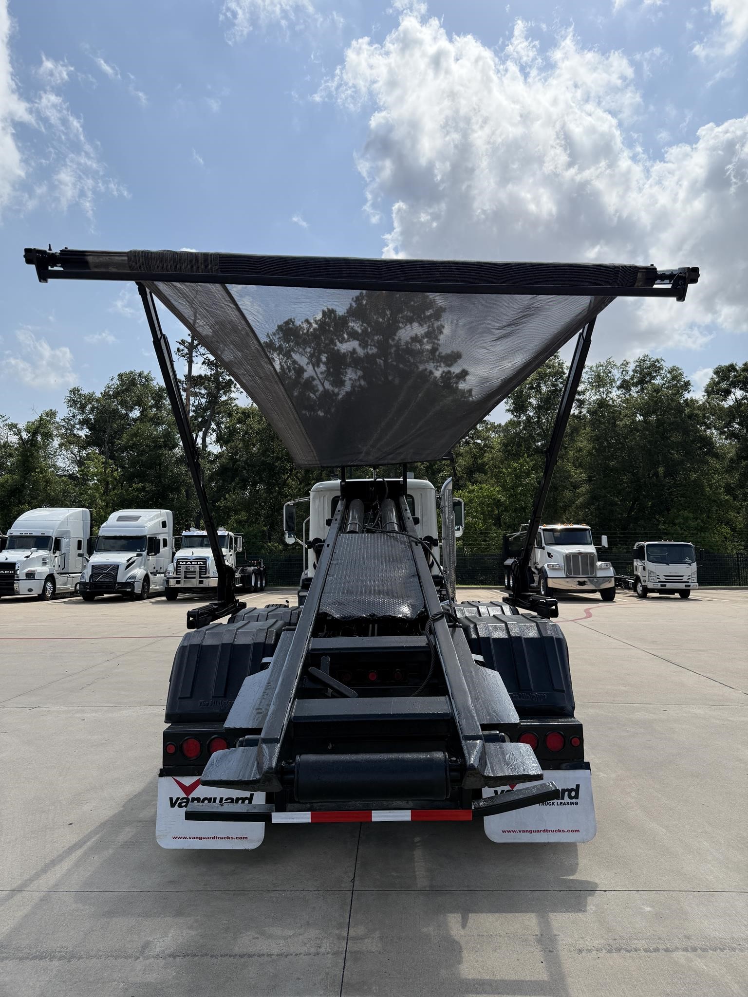 2019 MACK GRANITE GU813 - image 6 of 6