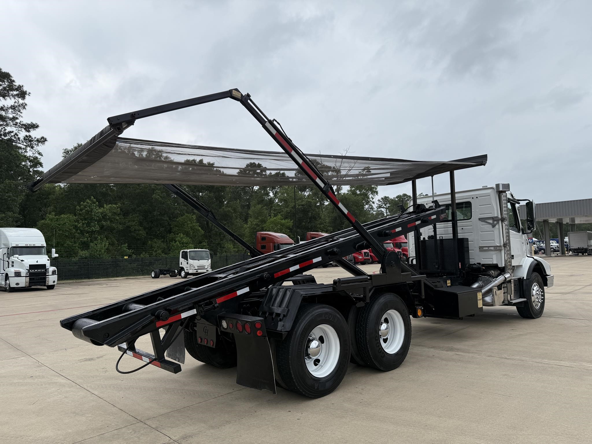 2019 VOLVO VHD64B300 - image 5 of 6