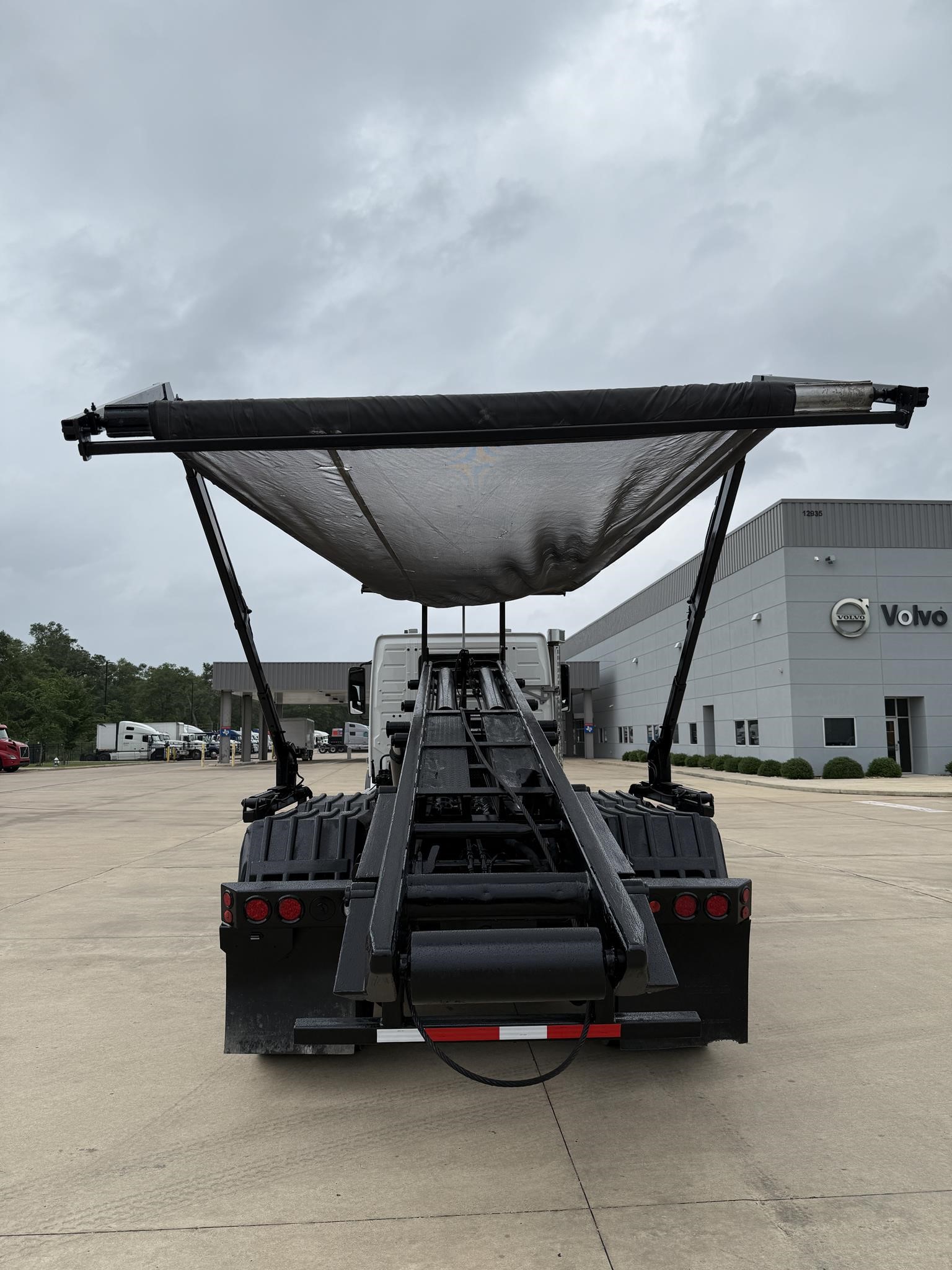 2019 VOLVO VHD64B300 - image 6 of 6